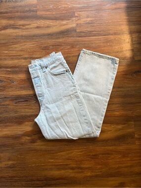 Levi’s “Ribcage Straight Ankle” in Light Wash - Size 26